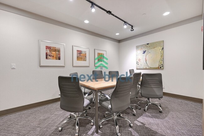 Building Photo - Spacious 1 Bedroom + Den in Canal Station Prime Ballard Location!