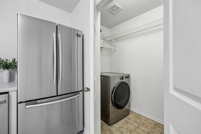 Building Photo - 630 W Neely St