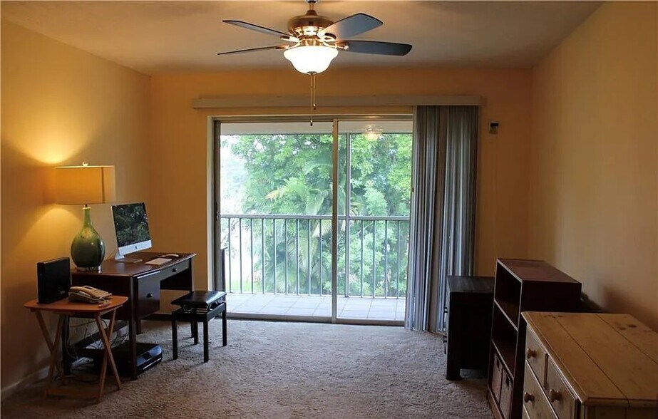 Building Photo - 203 SE 15th Pl