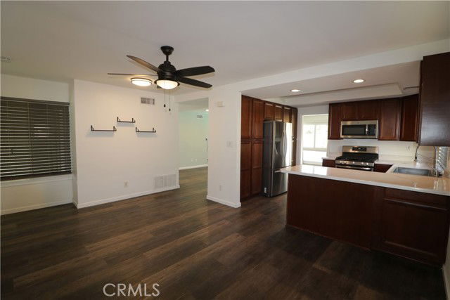 Building Photo - 27521 Glasser Ave