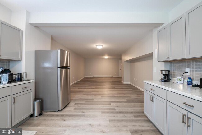 Building Photo - 419 Woodward St