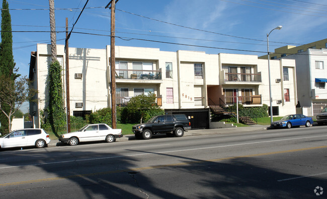 Building Photo - 6819 Laurel Canyon Blvd