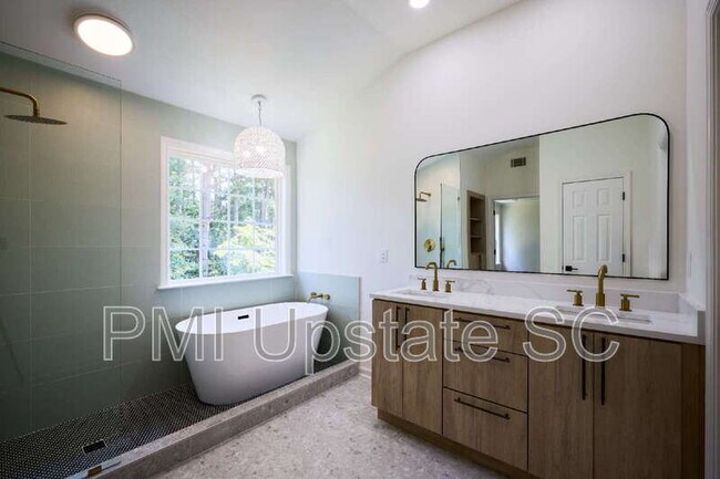 Building Photo - 307 Woodruff Lake Way