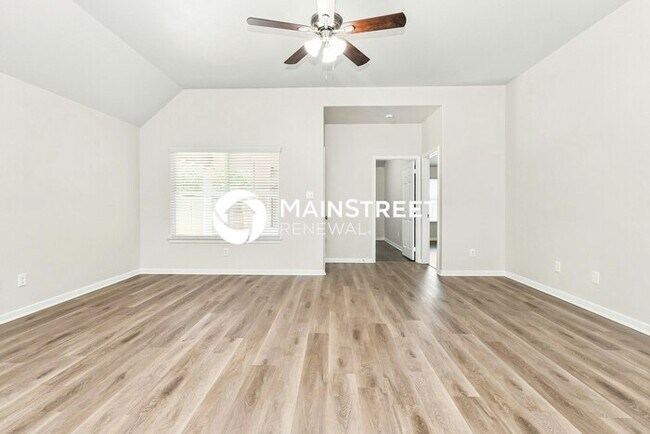 Building Photo - 4 Bedroom Pet-Friendly Home in Conroe, TX with Main Street Renewal