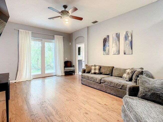 Building Photo - "Spacious 4-Bedroom Haven with 2 Full Baths in Brandon, FL – Your Dream Home Awaits!"