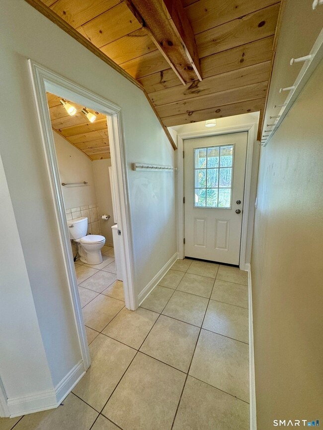 Building Photo - 114 Meadow Lark Ln