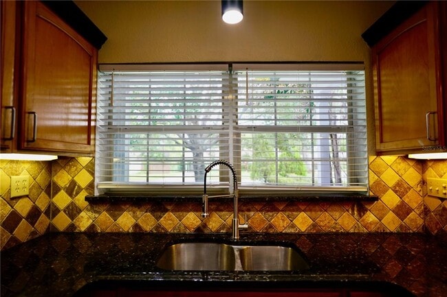 Building Photo - 2514 Illinois St