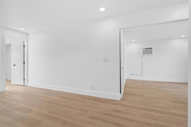 Building Photo - 230 SW 6th Ave