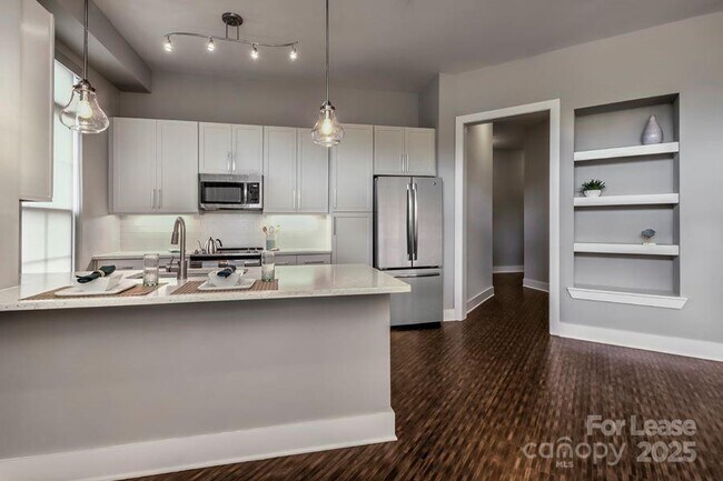 Building Photo - 7420 N Rea Pk Ln