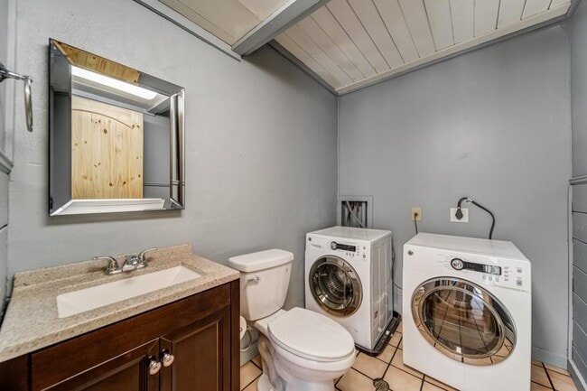 Building Photo - 42 Arminda St