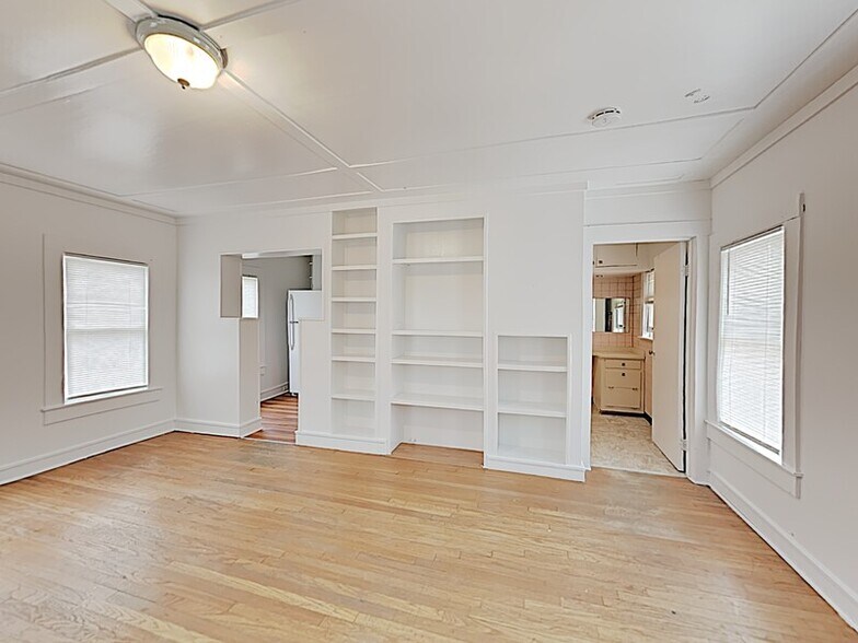 Building Photo - 3333 W 6th St