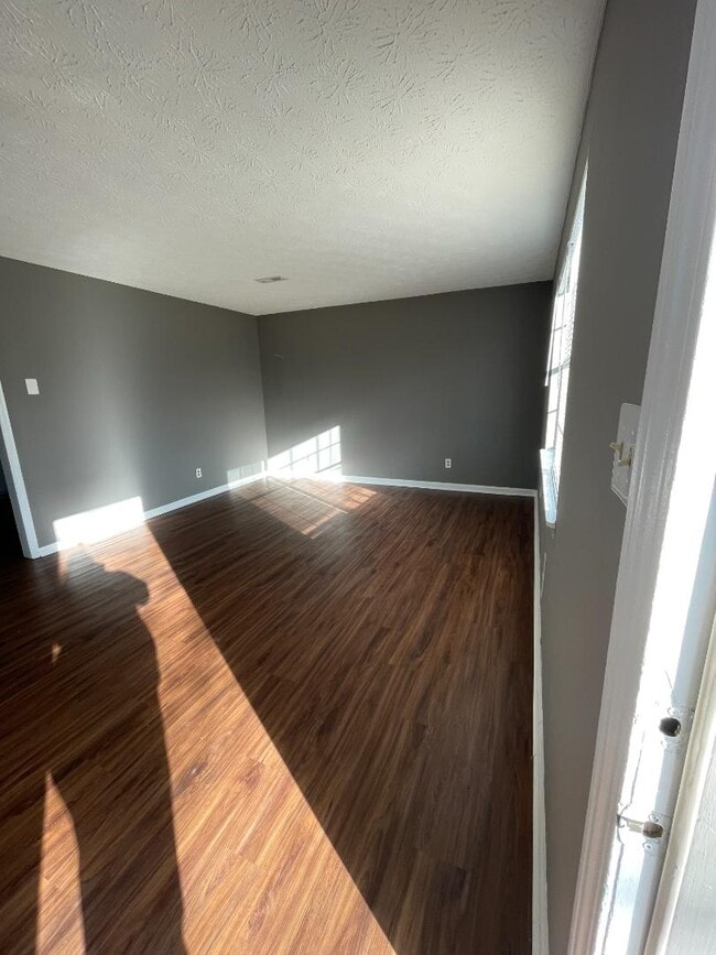 Building Photo - 416 Garden Park Dr