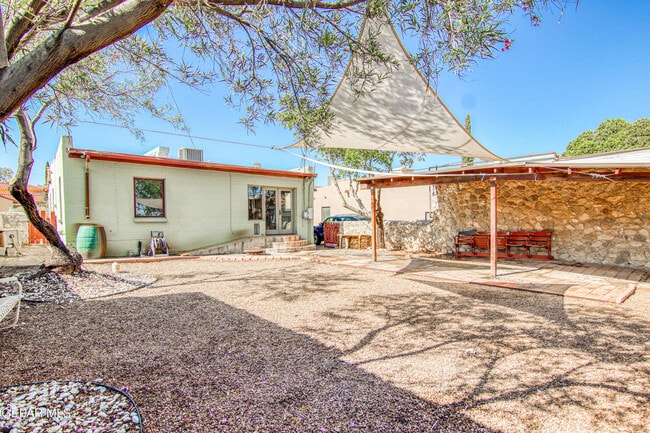 Building Photo - 801 McKelligon Dr