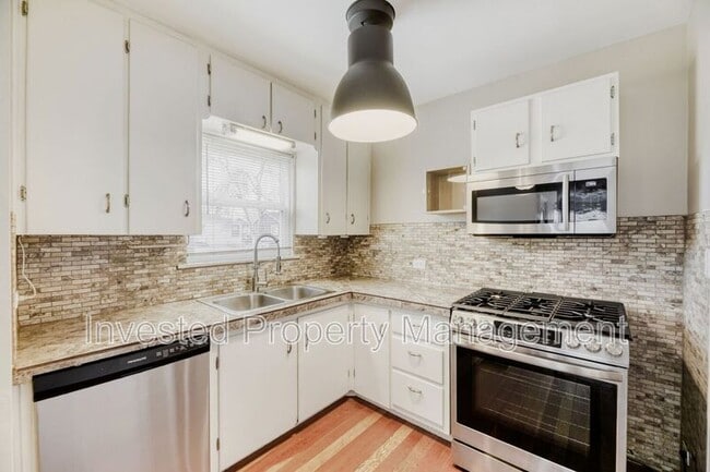 Building Photo - 4670 S Washington St