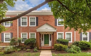 Building Photo - Stunning And Spacious 2-Level, 1 Bedroom, ...
