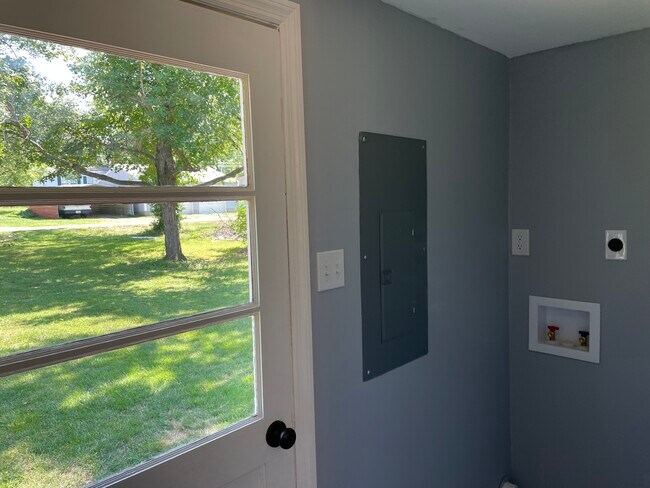 Building Photo - 704 Locust St