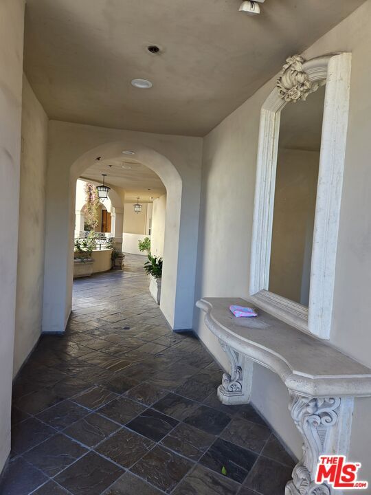 Building Photo - 10364 Almayo Ave