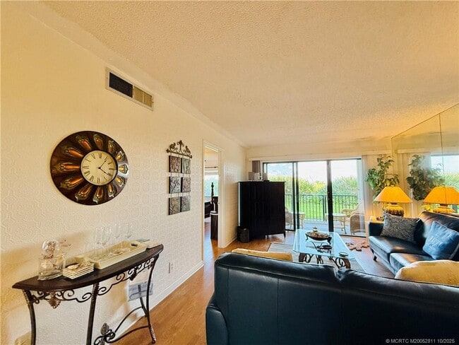 Building Photo - 9400 S Ocean Dr