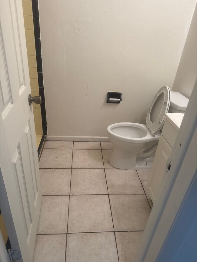 Building Photo - 139 W 28th St