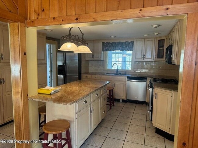 Building Photo - 517 Clinton St