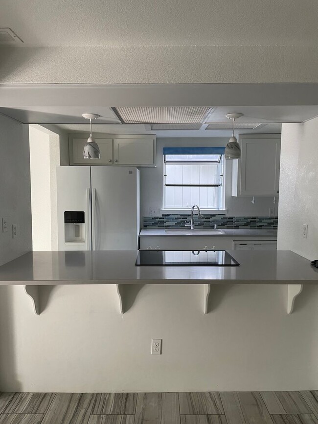 Building Photo - Can you guess why this condo is so popular...