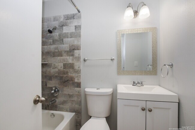 Building Photo - 300 Roanoke Dr