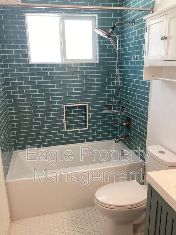 Building Photo - 1336 School St