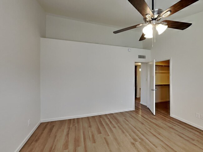 Building Photo - 421 E Encinas Ave