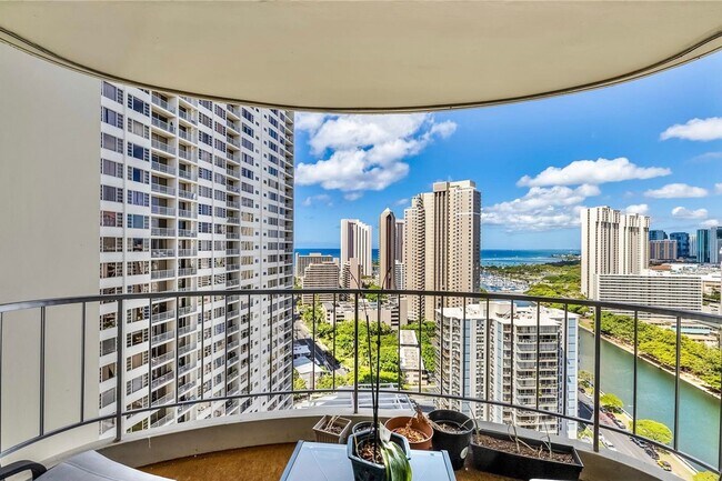 Building Photo - Great Location Awesome View and Amenities | 2-Bed 2-Bath 1-Parking
