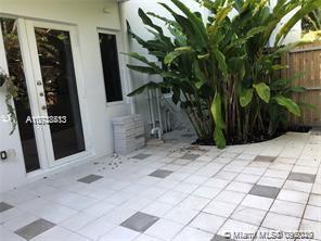 Building Photo - 302 NE 8th Ave