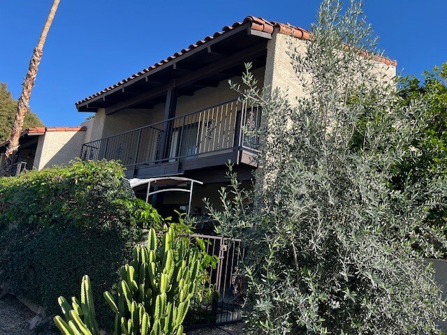 Building Photo - 451 E Via Carisma