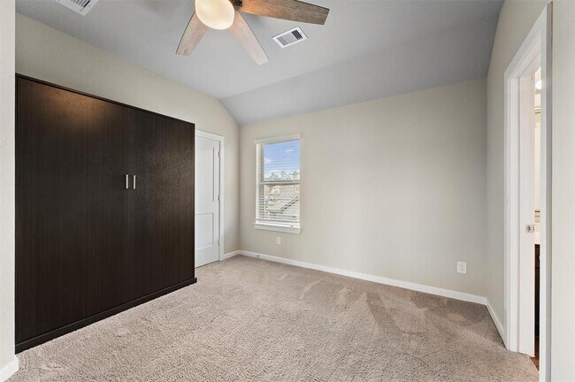 Building Photo - 17040 Shy Leaf Ct