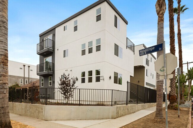 Building Photo - 4232 Rosewood Ave