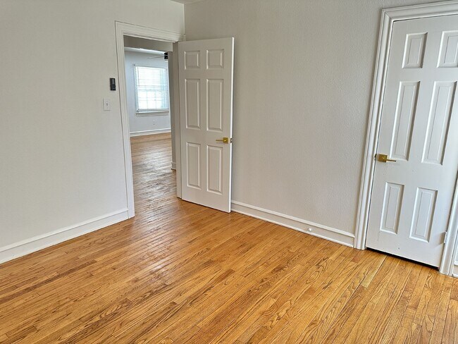 Building Photo - Pre Leasing for fall 2026! 3/2 in Heart of Lubbock!