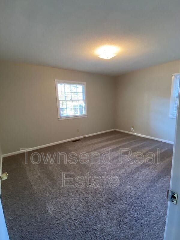 Building Photo - 6326 Greyfield Rd