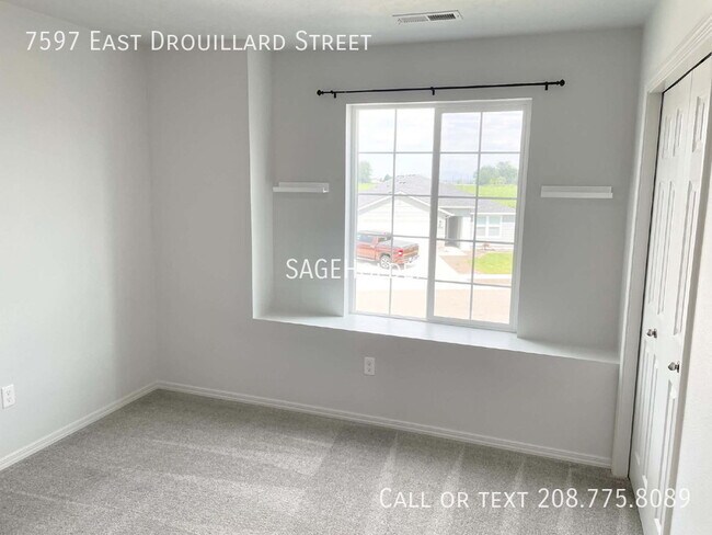 Building Photo - 7597 E Drouillard St