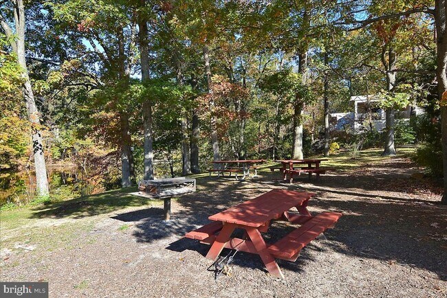 Building Photo - 3800 Powell Ln