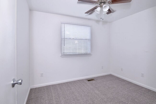 Building Photo - 812 Stony Dr