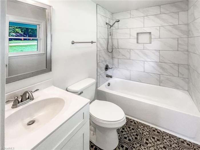 Building Photo - 2030 Chesapeake Dr