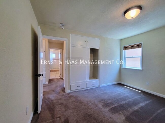 Building Photo - 15132 S Frailey Ave