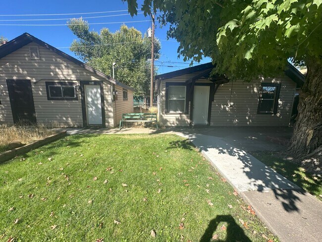 Building Photo - 2 BD, 1 BA cottage