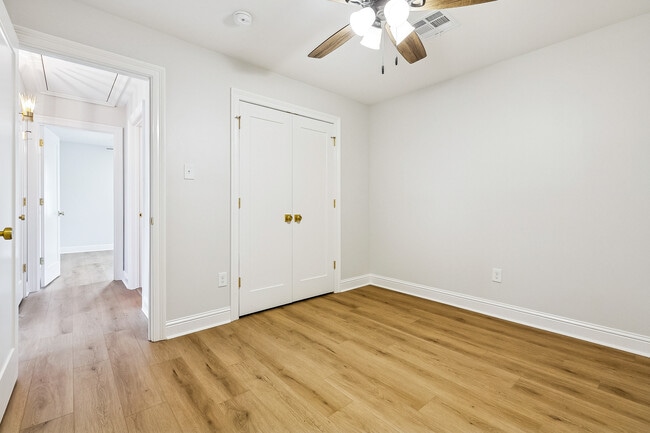 Building Photo - 433 Greenmount Dr