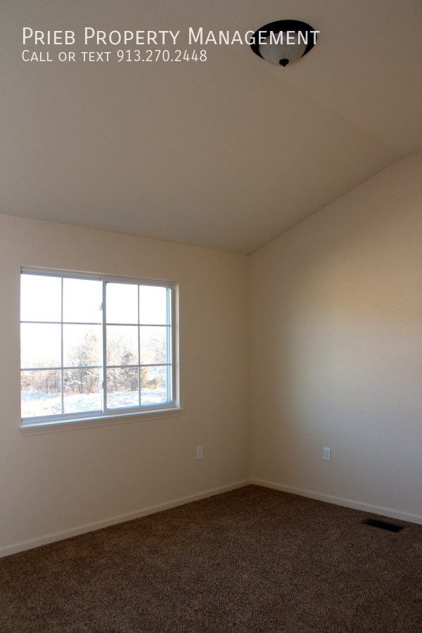 Building Photo - Parkview Townhome - Available November 27th