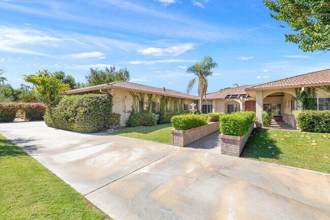 Building Photo - 72056 Palm Haven Dr