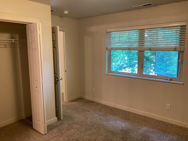 Building Photo - 607 Professional Dr