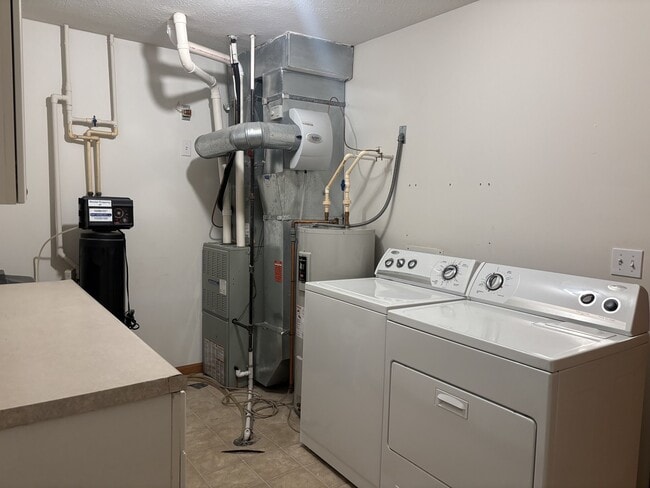 Building Photo - 955 Buckingham Dr