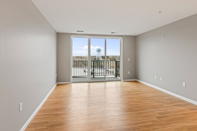 Building Photo - 8041 W Bluemound Rd