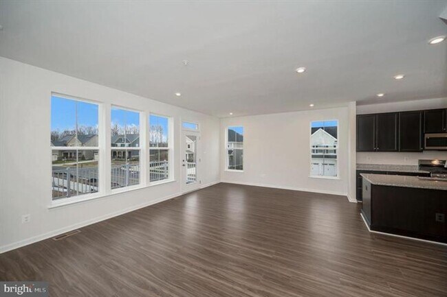 Building Photo - 255 Aspen Rd