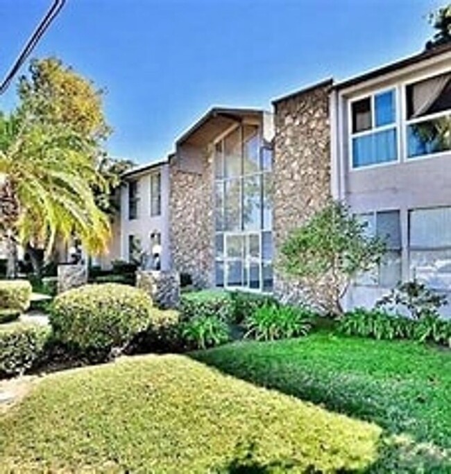 Building Photo - Charming 2BR Condo in Chula Vista