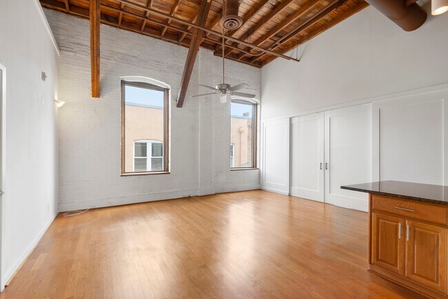 Building Photo - 285 E Stuart Ave